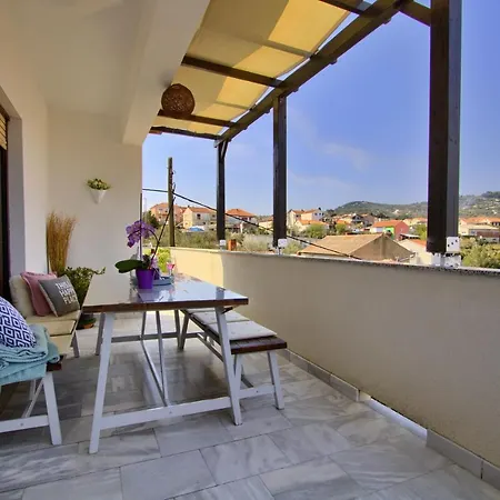 Spacious, Two Terrace Sunnyside W Amazing View Apartment Kali