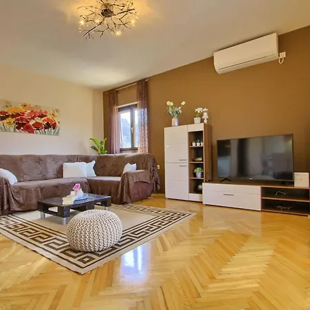 Spacious, Two Terrace Sunnyside W Amazing View Apartment